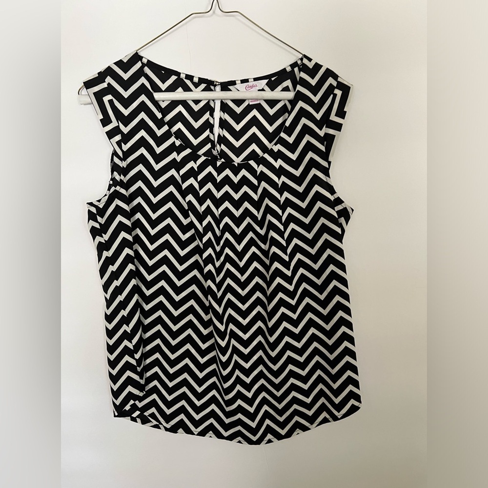 CANDIES BLACK AND WHITE TOP SIZE M